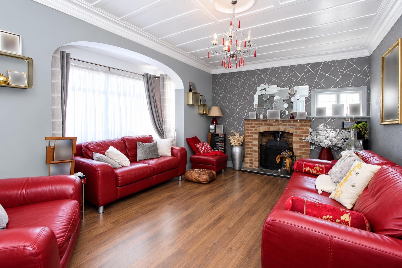 5 bed property in Sandy Lane South, Wallington
